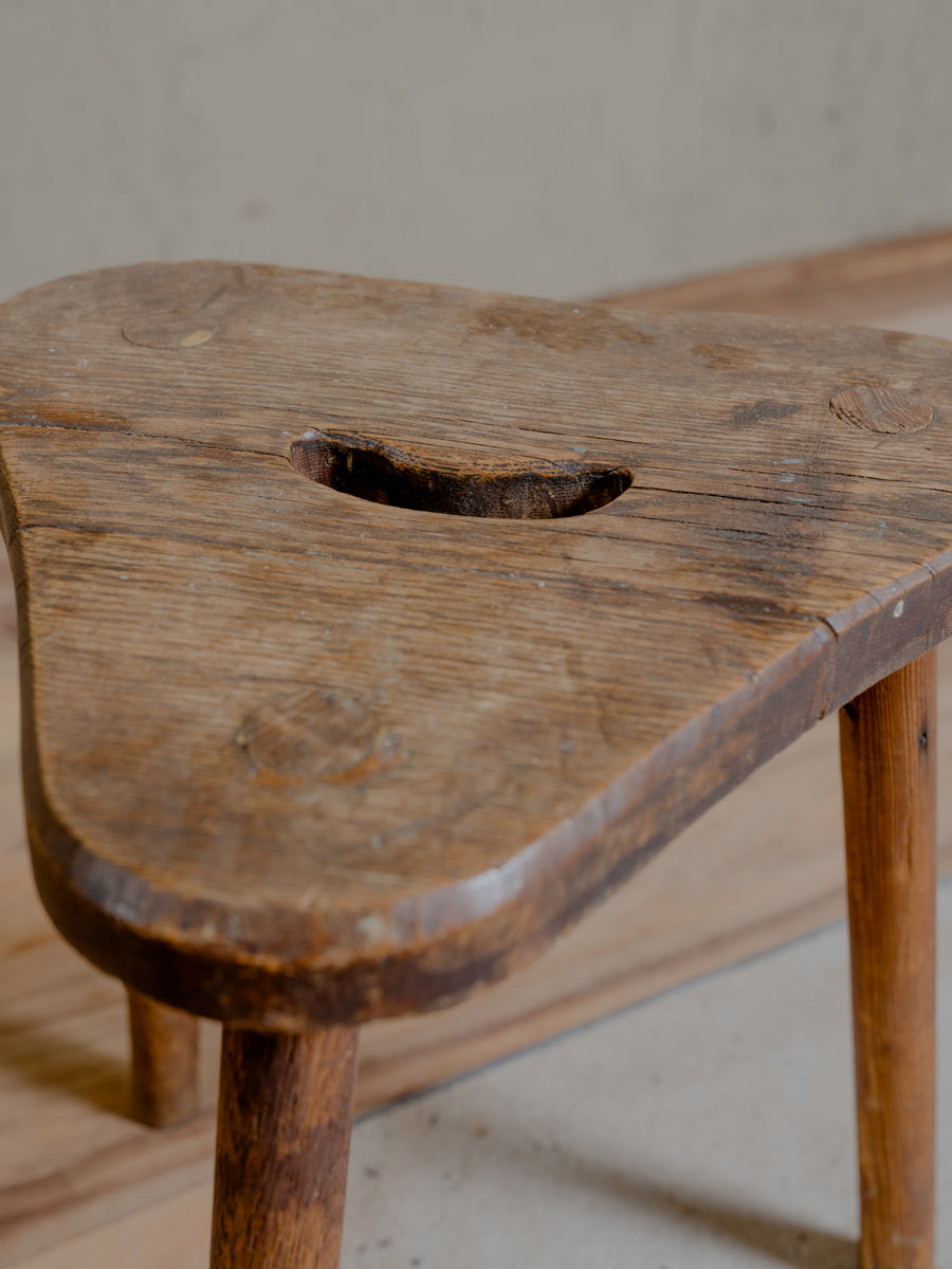 Noemi Stool