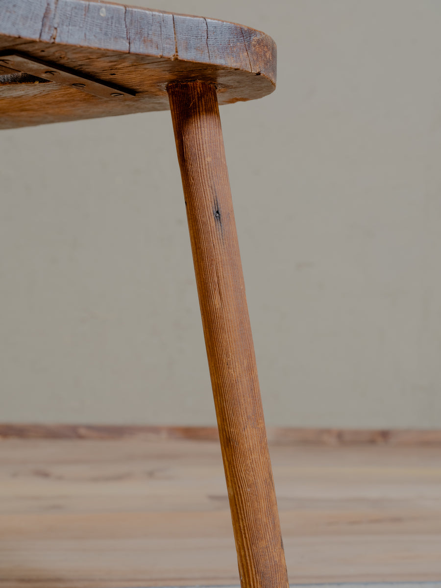 Noemi Stool